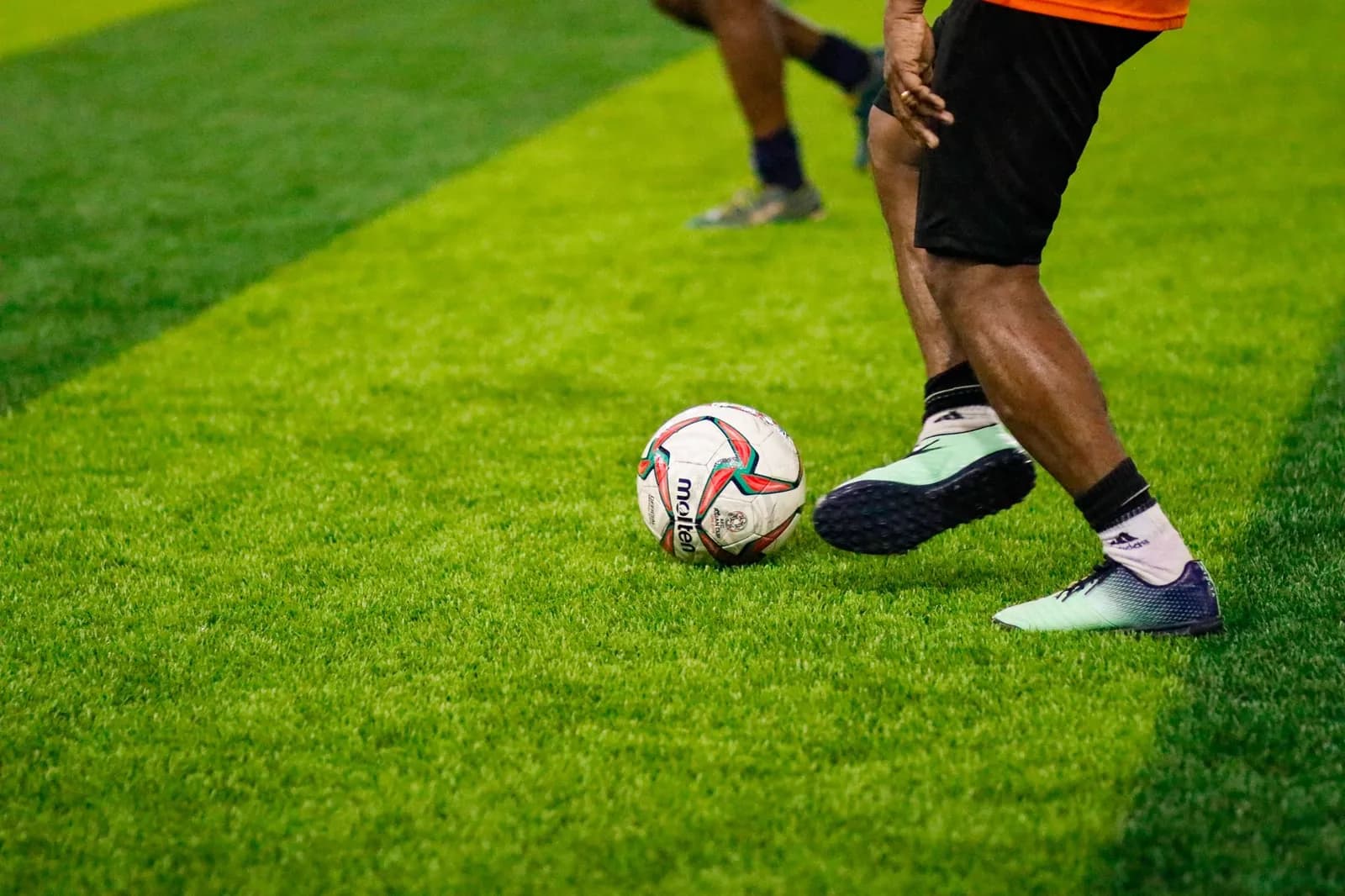 PLAYER ON GREEN TURF